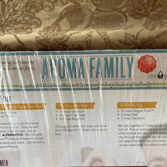 Essential Oil materials - 6 books, 11 booklets & animal & aroma family flyers - Picture 5 of 5